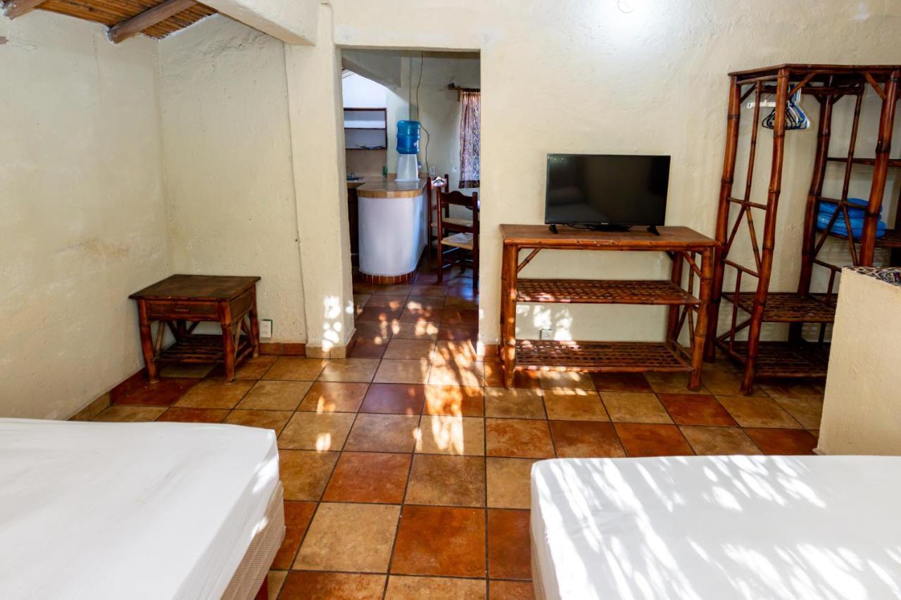 Casa Mexica Bungalows Zihuatanejo Exterior photo